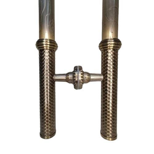 Puxador para Porta de Passagem Modelo Dragão Chinês Alto e Baixo Relevo 1300 mm. Código PAR.1300.DOU.ENV.LIN